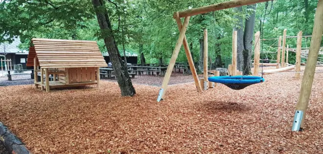 Nestschaukel Waldspielplatz