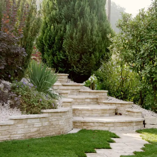 Treppe zu Terrasse