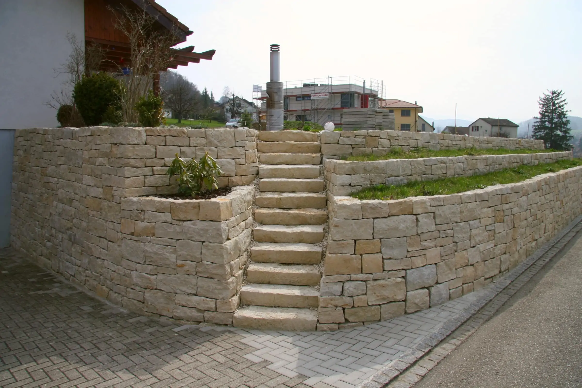 Treppe und Mauer